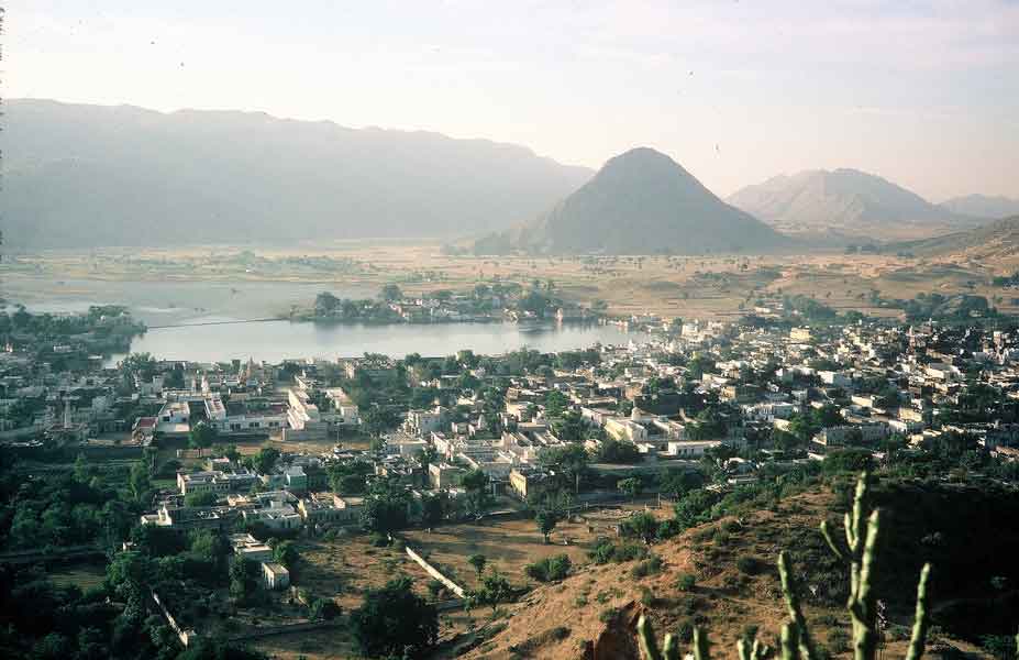 Pushkar, la plaine et le lac